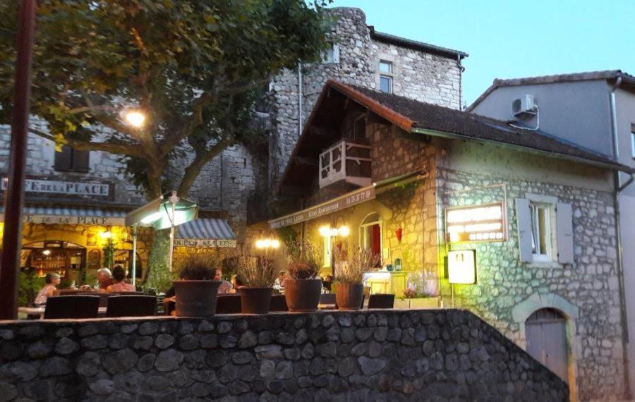 Auberge Du Vieux Lanas Logis Hotel Restaurant מראה חיצוני תמונה