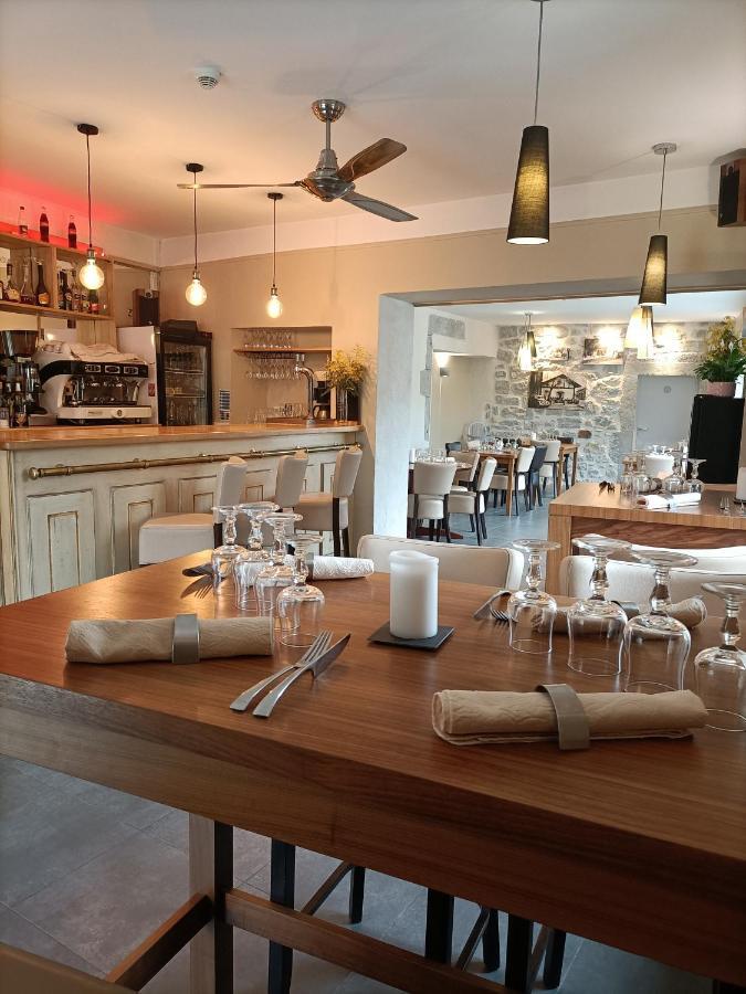 Auberge Du Vieux Lanas Logis Hotel Restaurant מראה חיצוני תמונה