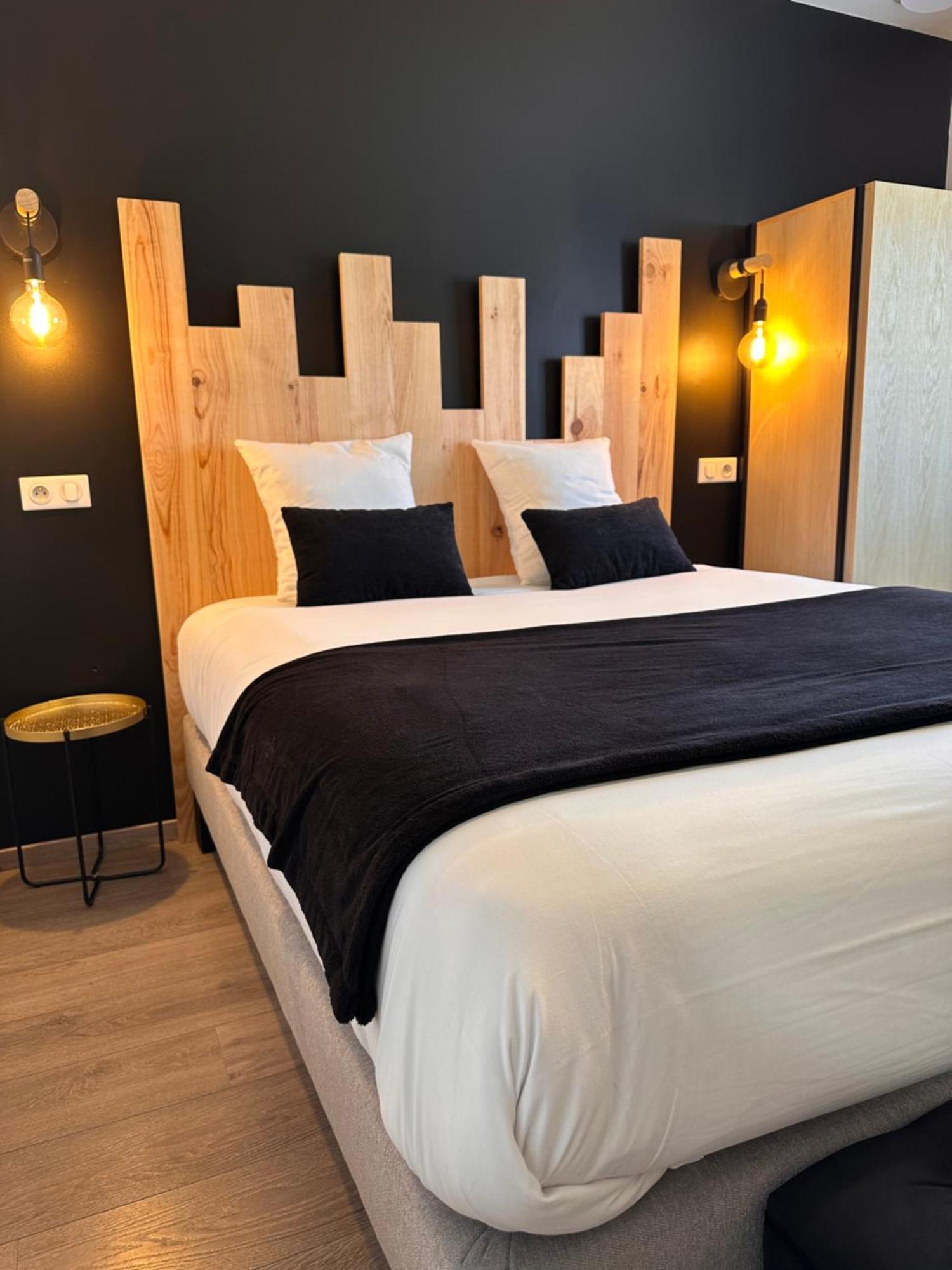 Auberge Du Vieux Lanas Logis Hotel Restaurant מראה חיצוני תמונה