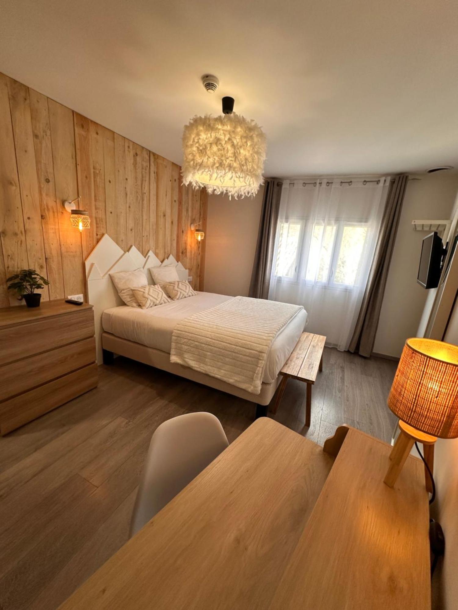 Auberge Du Vieux Lanas Logis Hotel Restaurant מראה חיצוני תמונה