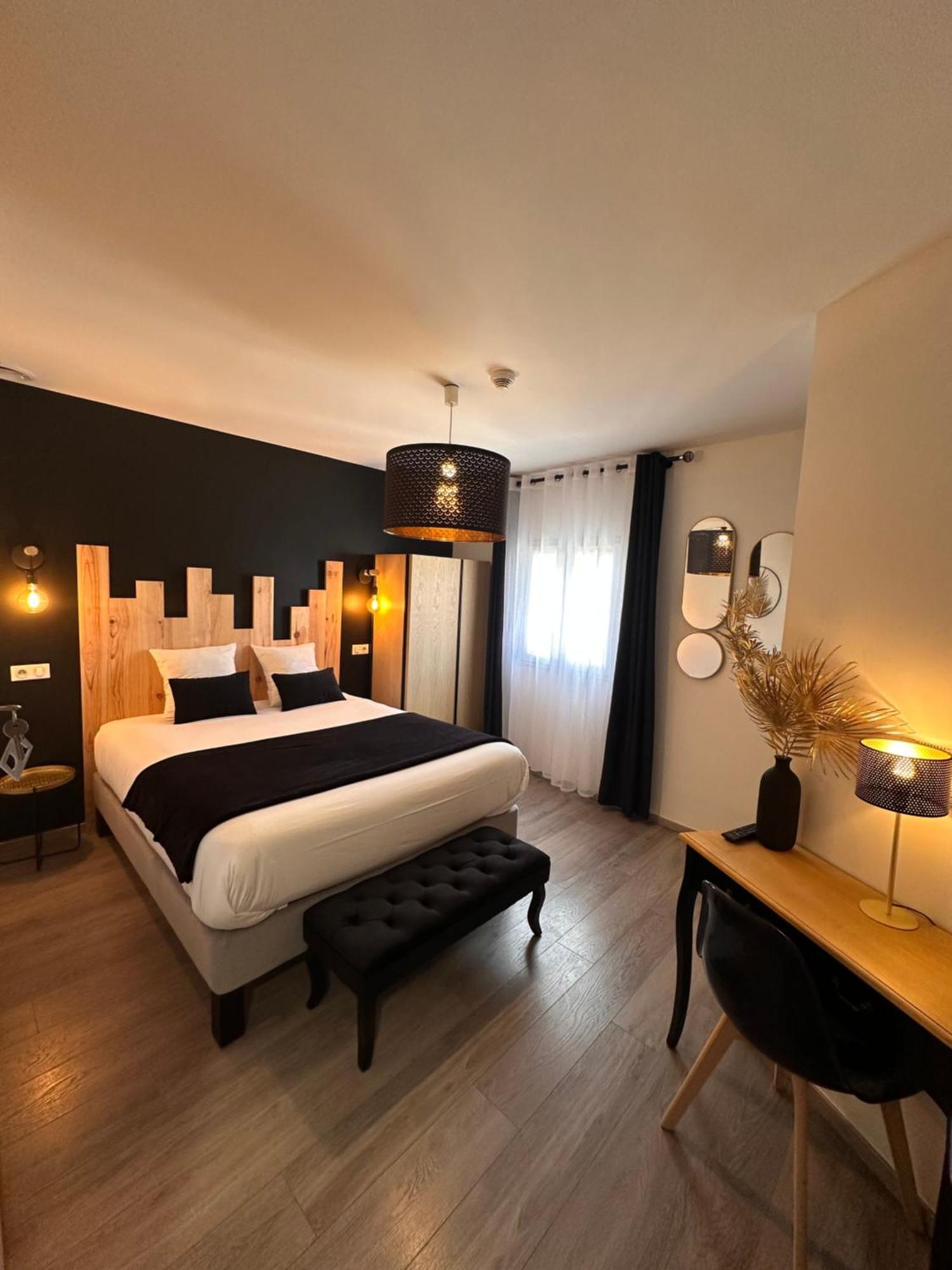 Auberge Du Vieux Lanas Logis Hotel Restaurant מראה חיצוני תמונה