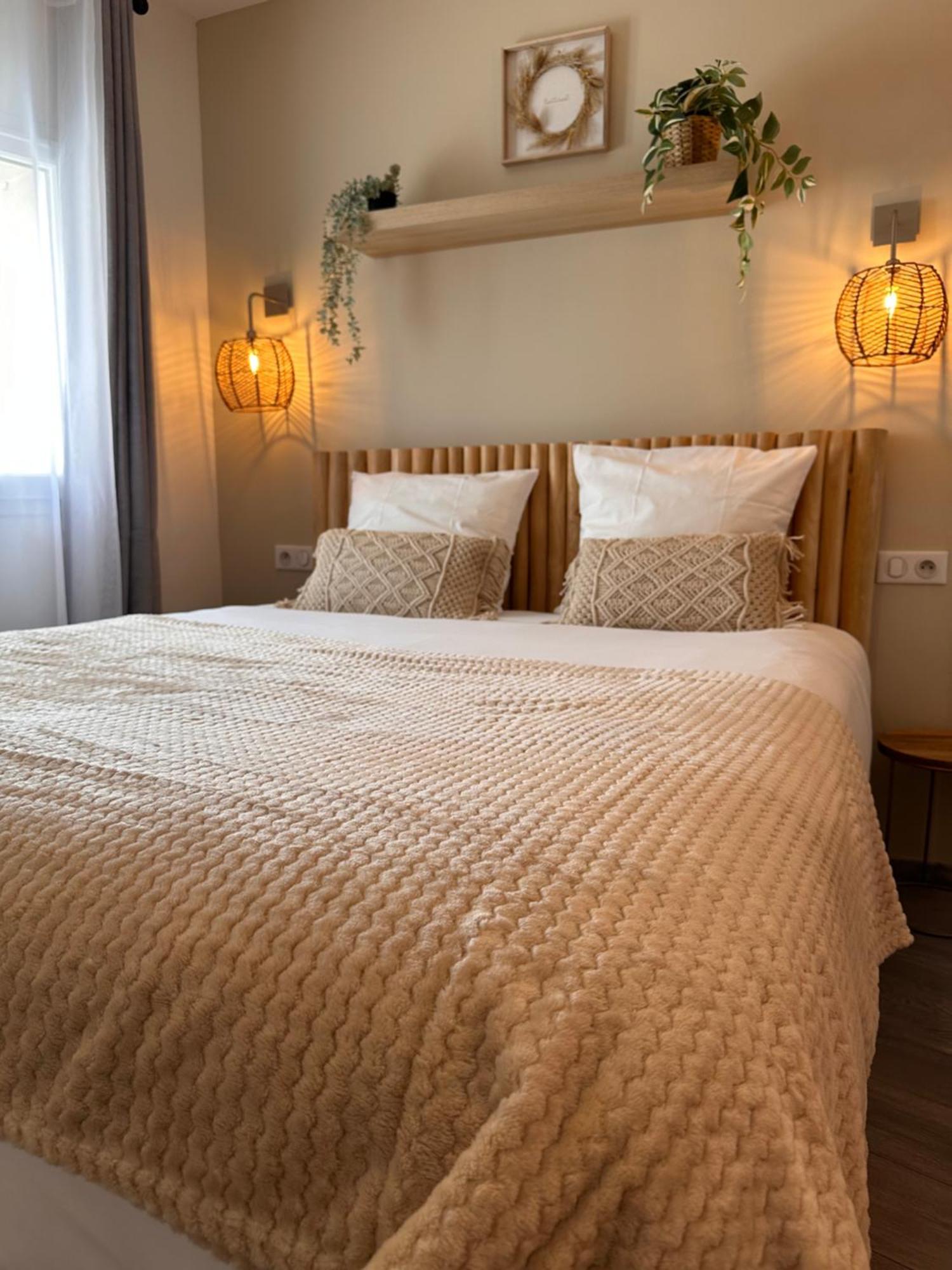 Auberge Du Vieux Lanas Logis Hotel Restaurant מראה חיצוני תמונה