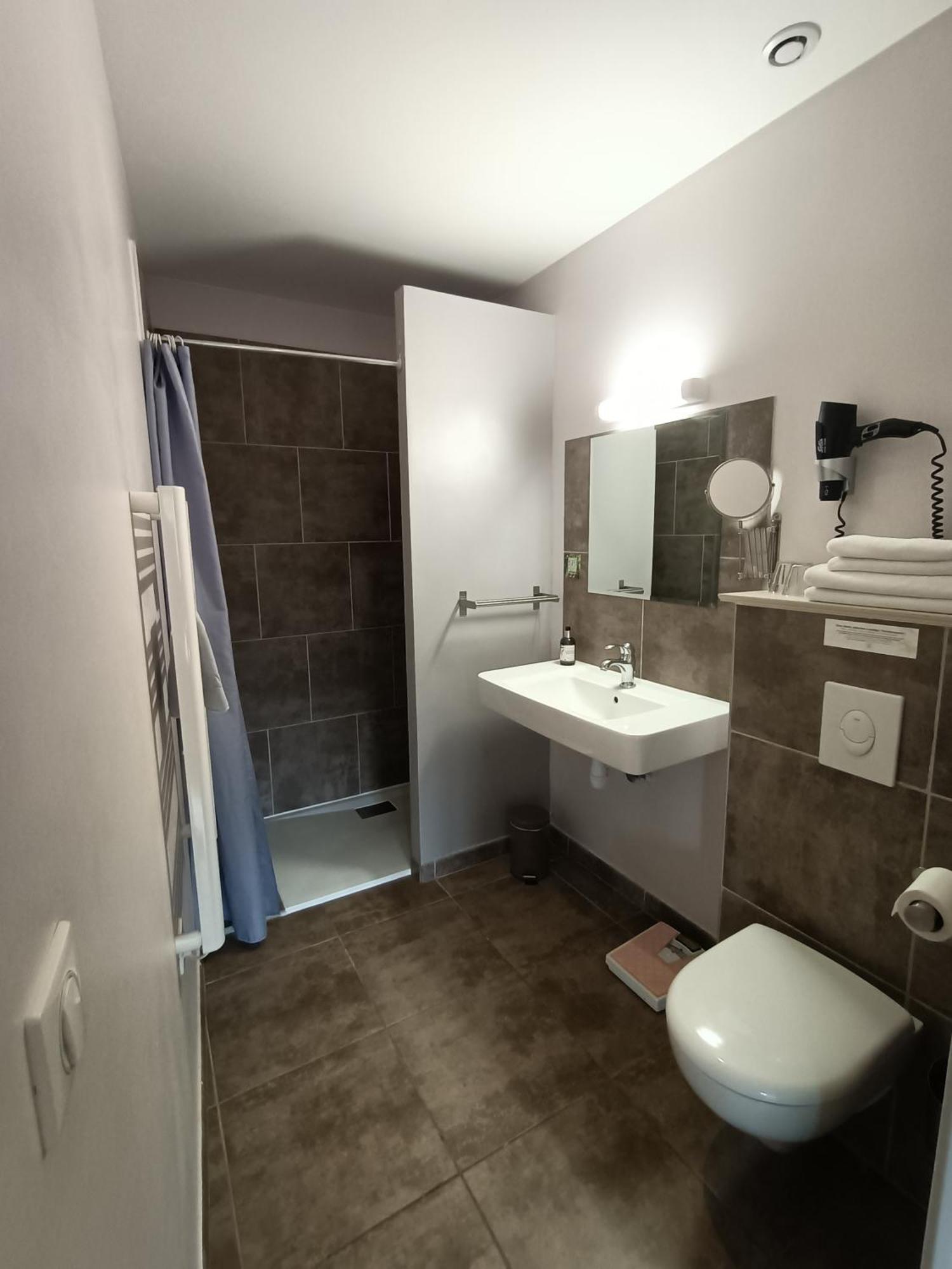 Auberge Du Vieux Lanas Logis Hotel Restaurant מראה חיצוני תמונה