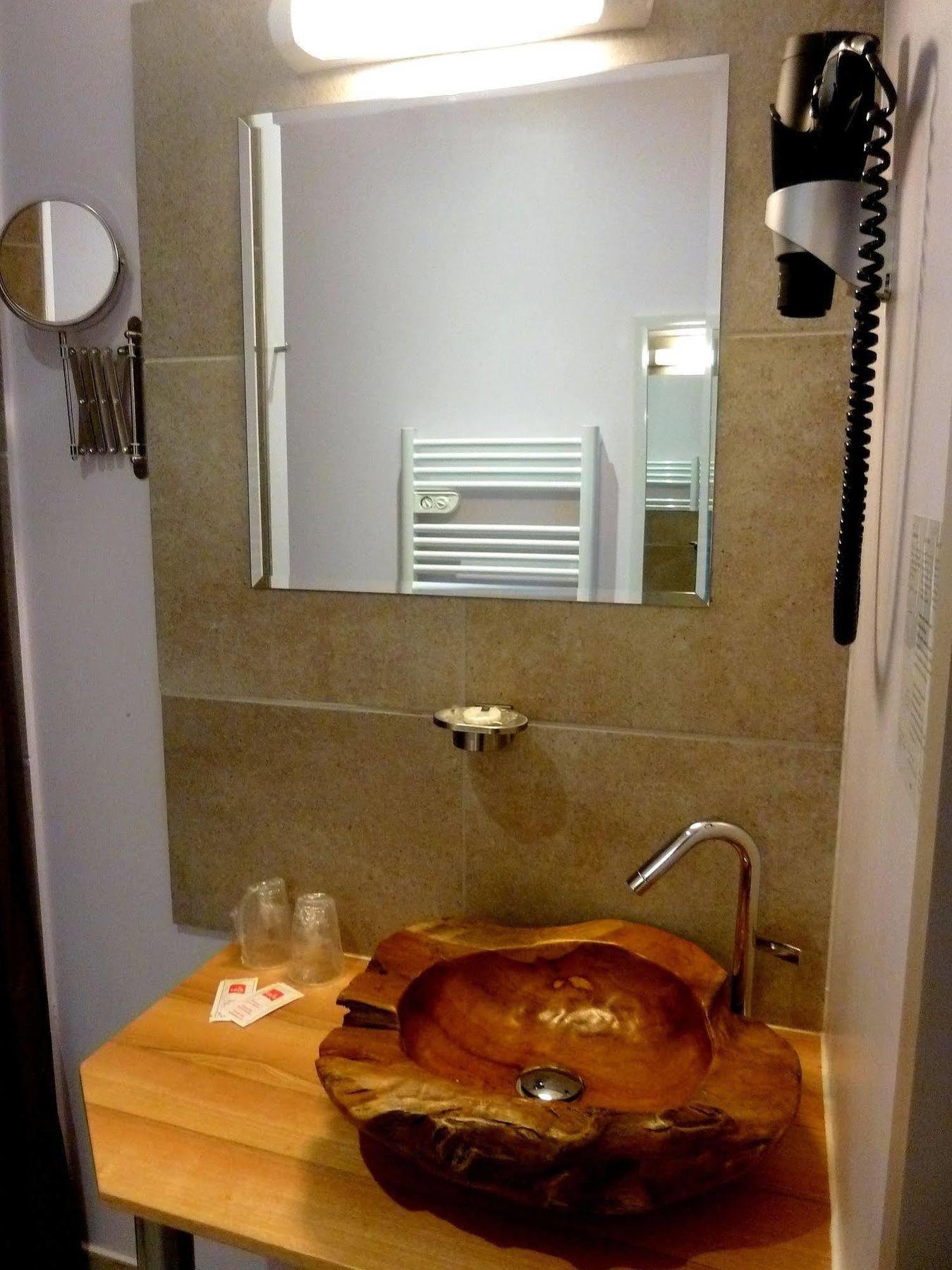 Auberge Du Vieux Lanas Logis Hotel Restaurant מראה חיצוני תמונה