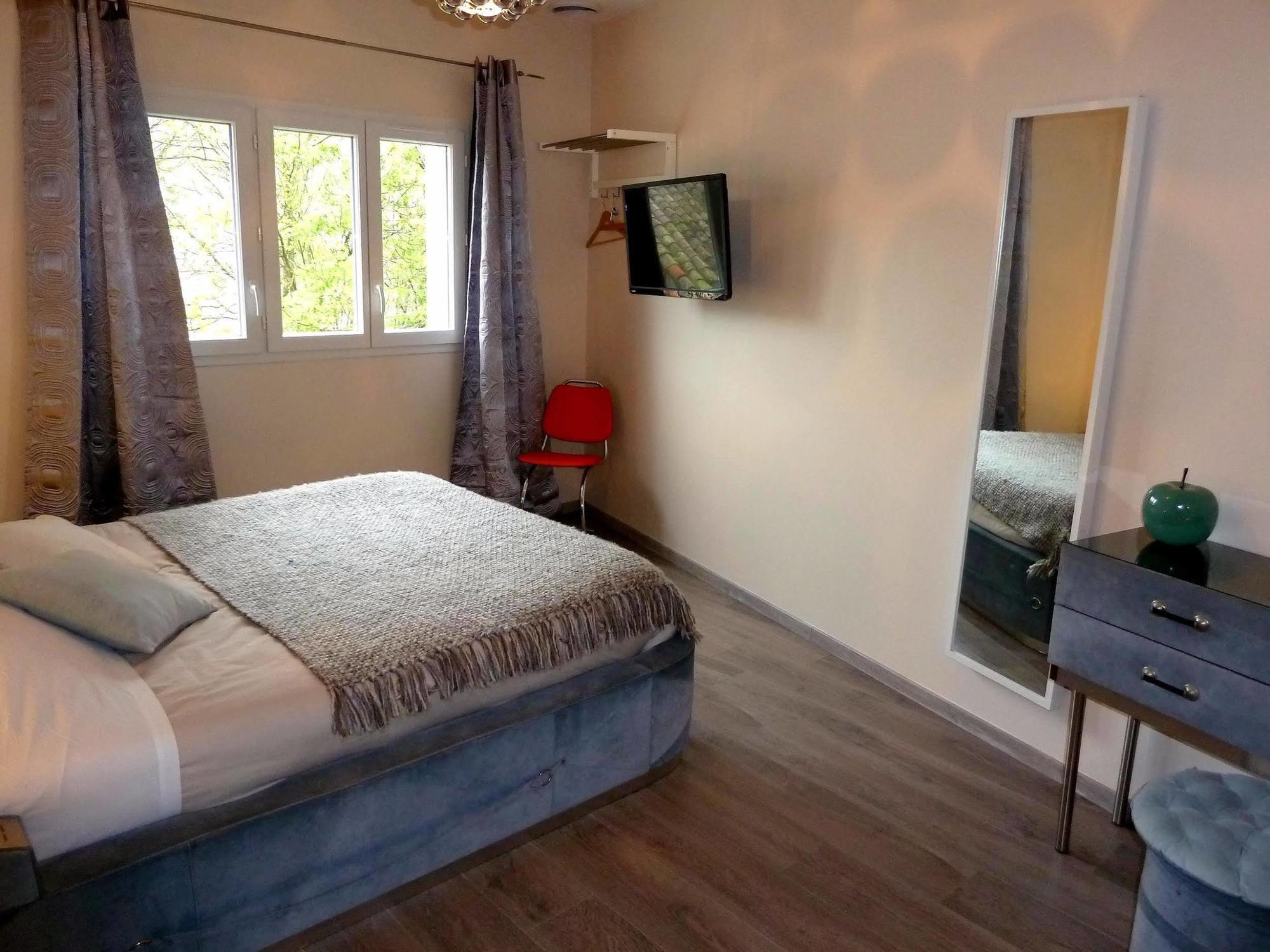 Auberge Du Vieux Lanas Logis Hotel Restaurant מראה חיצוני תמונה