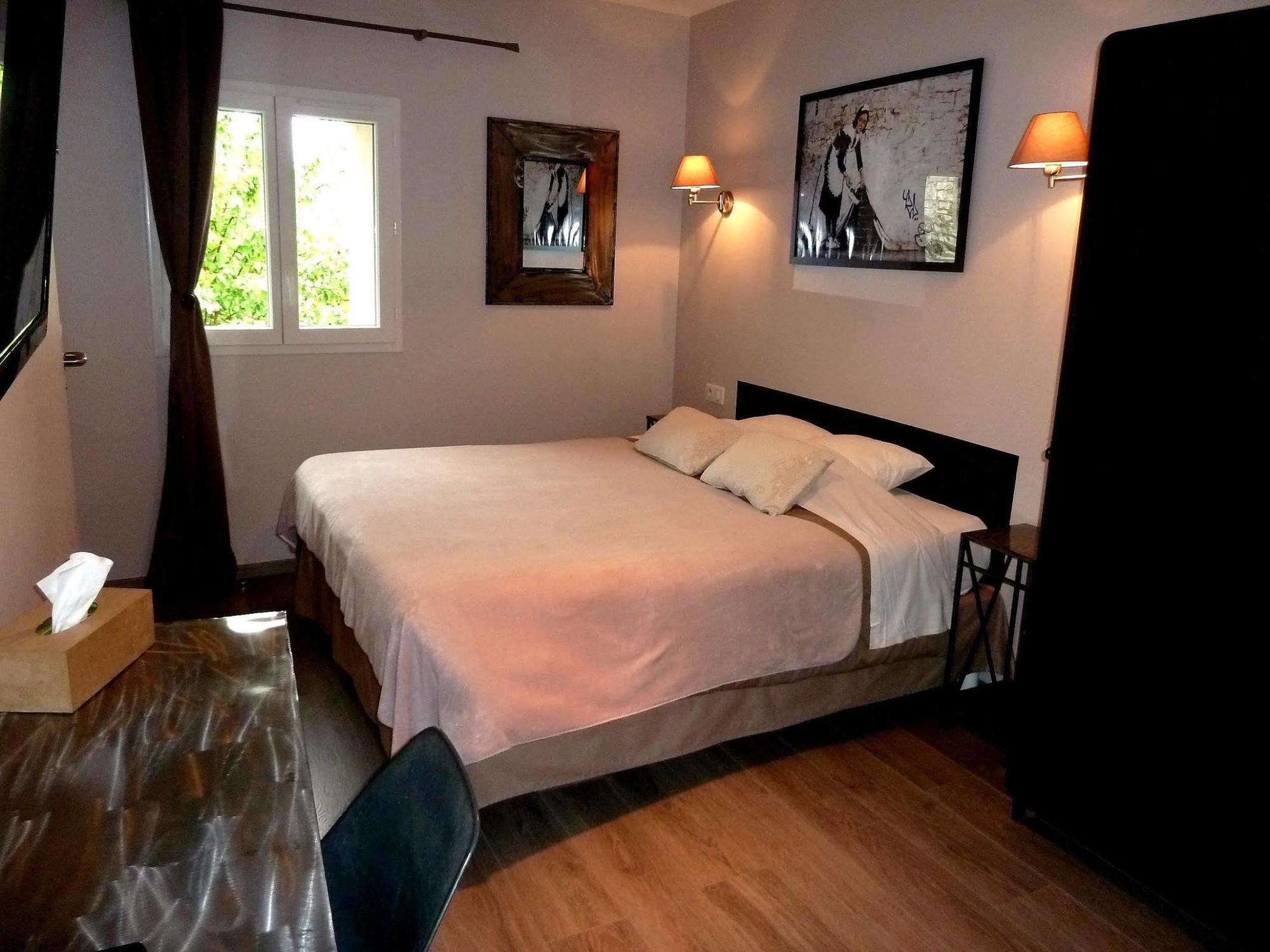 Auberge Du Vieux Lanas Logis Hotel Restaurant מראה חיצוני תמונה