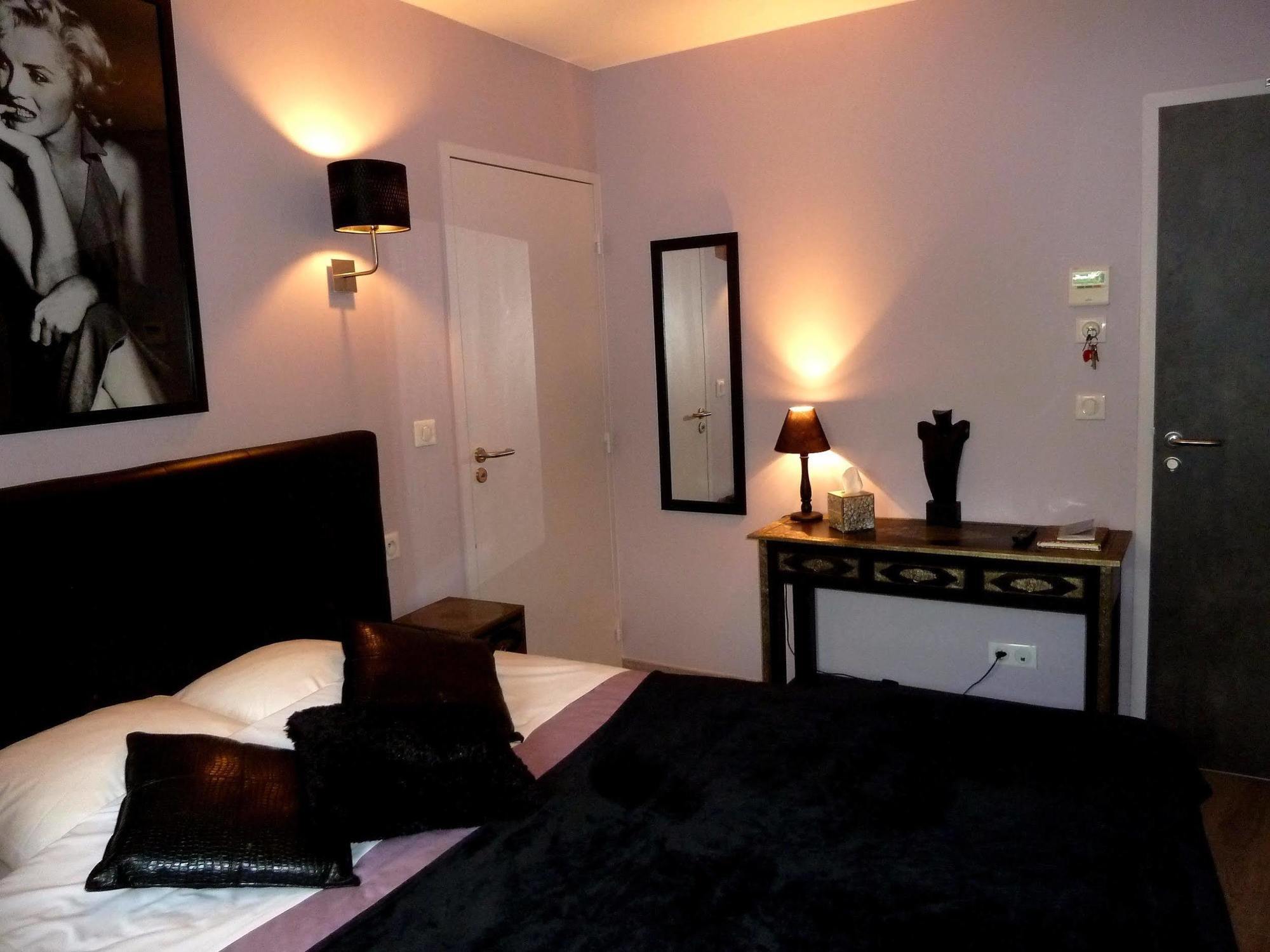 Auberge Du Vieux Lanas Logis Hotel Restaurant מראה חיצוני תמונה