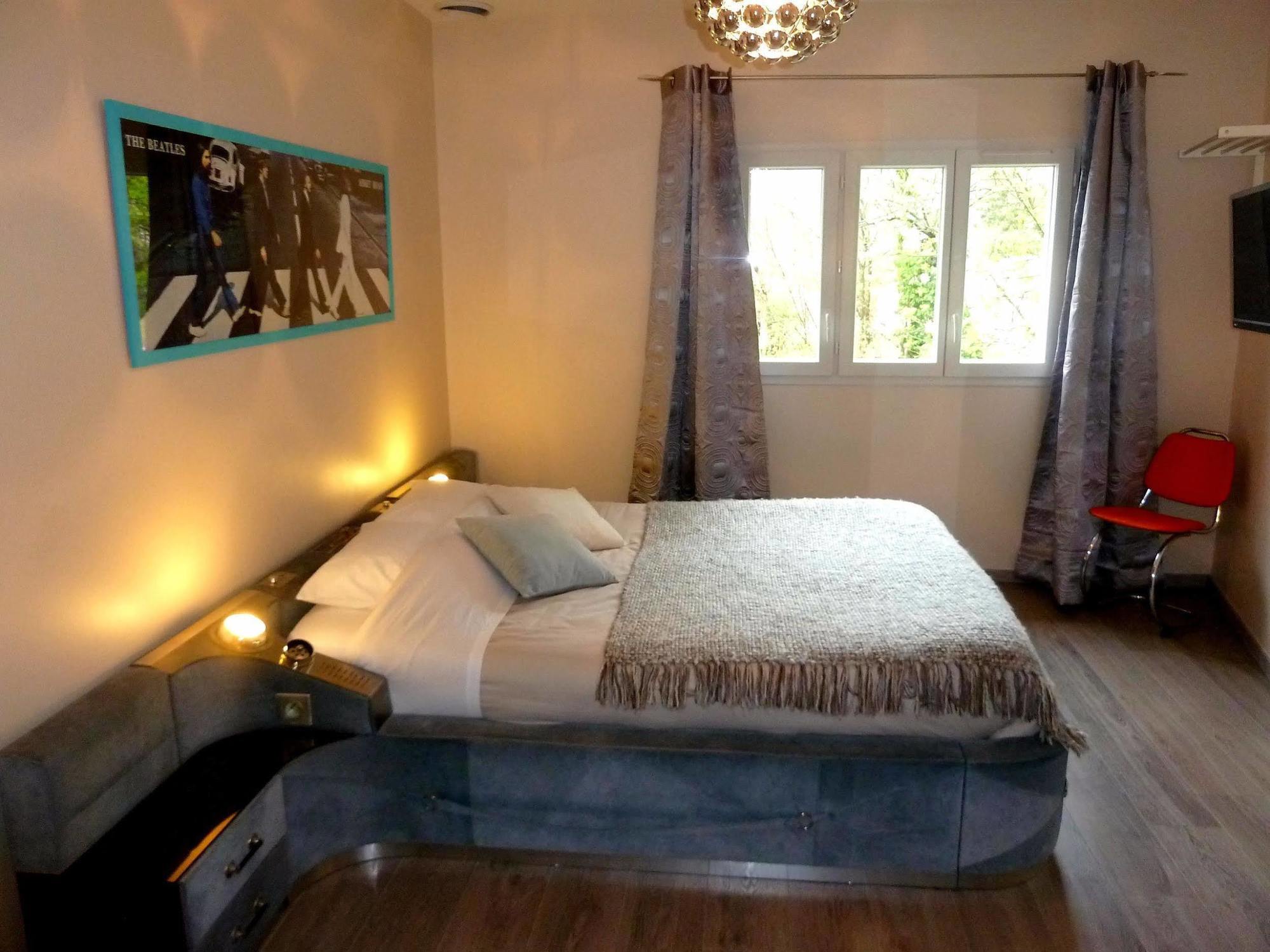 Auberge Du Vieux Lanas Logis Hotel Restaurant מראה חיצוני תמונה