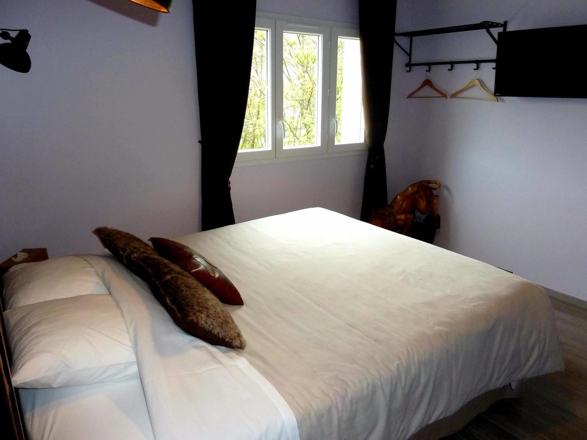 Auberge Du Vieux Lanas Logis Hotel Restaurant מראה חיצוני תמונה